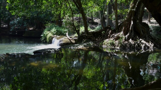 Vatnið kjurrt og þó-© Trausti Baldursson